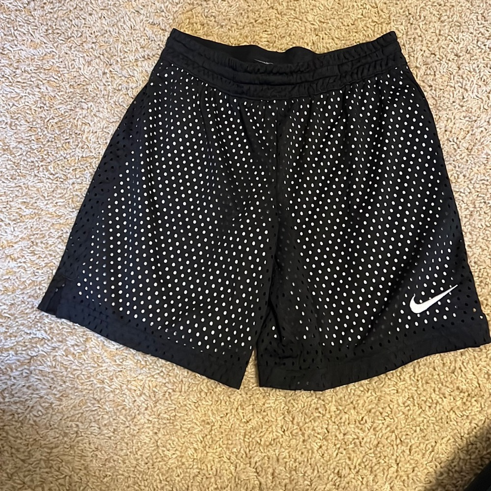 Girls medium basketball shorts. Nike. New!!